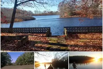 Image de New Listing: Lakefront Home w\/ Dock, Theater Room, Firepit. Near Mystic, Casinos