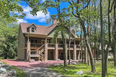 Image de Ledgestone Lodge, Private Chalet for Large Group and Family Gatherings near Jfbb