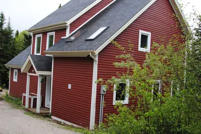 Image de Secluded Vacation Chalet - Humber Valley Resort