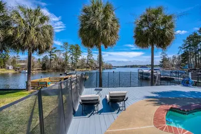 Image de âśµLake Murray | Lakeshore Lodge âśµ Waterfront + Pool