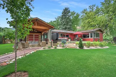 Image de Incredible Newly Remodeled Family Home w/ Hot Tub, Fire Pit, Near Dwntwn & Pools