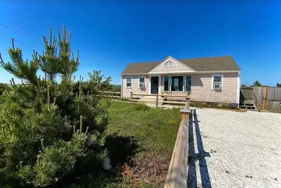 Image de North Truro Pet-friendly home, near Secluded Beach