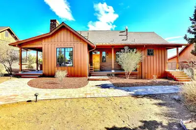 Image de Cabin at Brasada Ranch Resort\/ 2 Master Bd\/2. 5Ba  w\/golf course Views & Hot Tub