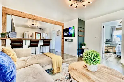 Image de Beautiful Patio⭐️Modern Nook⭐️Long Stays🔥Full Kitchen