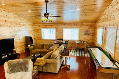 Image de Enchanting 4-Season Retreat in the Woods Near Trails Lakes and Resorts