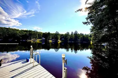 Image de Beautiful Lake House on Belleau 100 ft of Waterfront! Kayaks, Jacuzzi 3100 sqft!