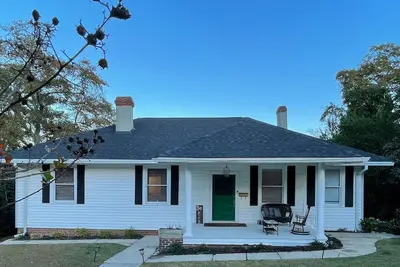 Image de Cute and Convenient Summerville Cottage