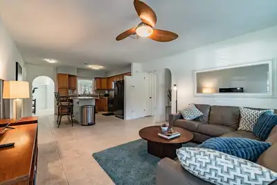 Image de Spacious Renovated 3 bed/2 bath House In Ozona/Palm Harbor. Includes Kayaks.
