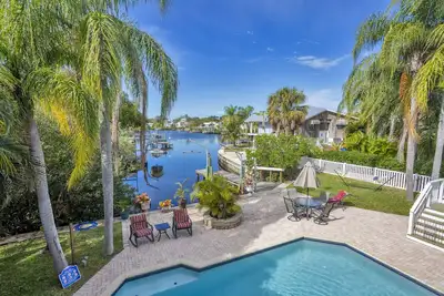 Image de Waterfront luxury home in Ozona.