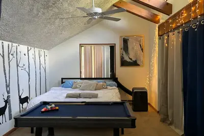 Image de King Bed Cabin Loft, Jetted-Tub & Fireplace
