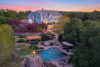 Image de Endless Amenities at The Estate at Oak Hollow