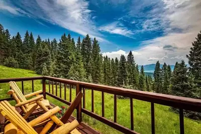 Image de Scenic retreat with hot tub, view, and ski & bike trail access. Pet friendly! !