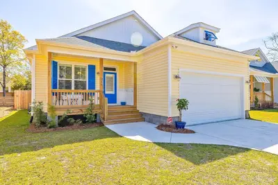 Image de Great Family Get-Away, Walk to Beach & Restaurants, Big Fenced Yard