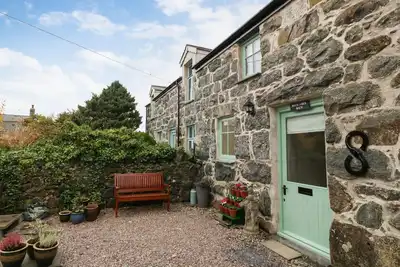 Image de Bryn Aber Bach, pet friendly, with hot tub in Llangybi, Gwynedd