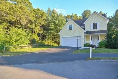 Image de Tewksbury Ma 5 night minimum stay 4 beds, 2. 5 baths, quiet neighborhood,