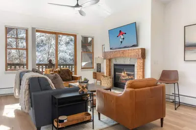 Image de Snag Labor Day Soon! Updated Condo with Great Amenities - Perfect for Family and Mountain Exploring