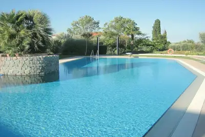 Image de Maison de vacances moderne Ă Lazise avec piscine commune