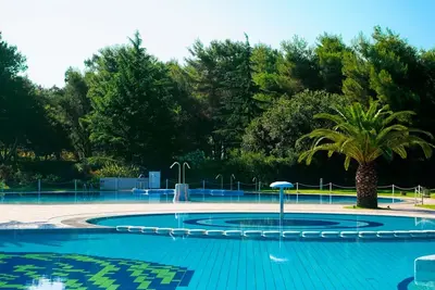 Image de Chalet à Baia Domizia avec piscine