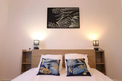 Maison année 50, centre-ville, 2 chambres, jardin, wifi