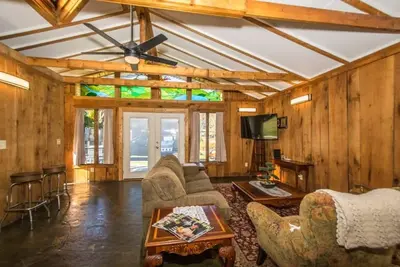 Image de Artsy 2bdr Cottage w/ Free Tix | 5 Min to Main St