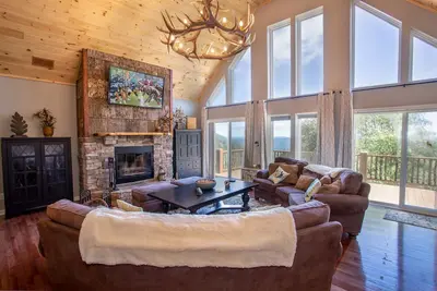 Image de Upscale Home With Expansive Mountain Views