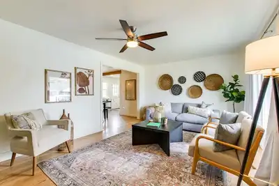 Image de *Charming* Boho-Chic Retreat - Family Friendly - Minutes to Downtown
