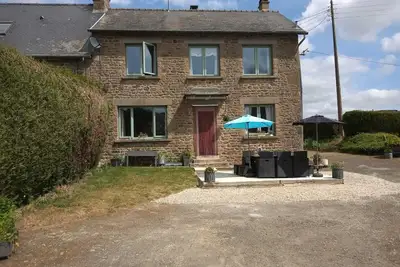 Image de Tranquil, Farmhouse sleeps 6 comfortably, with private large swimming pool