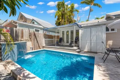 Image de Shared Heated Pool, Near Duval - Poolside Retreat