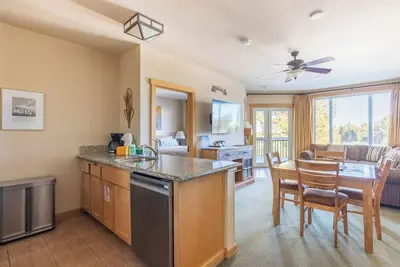 Image de Ski in ski out with views, year round pool, spas & gym! Sleeps 6