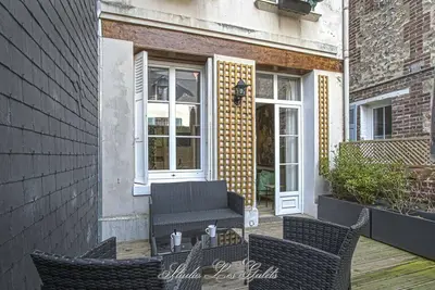 Image de Studio douillet au Rdc terrasse, lit, ultra calme & hyper central - Studio Les Galets ★★★★