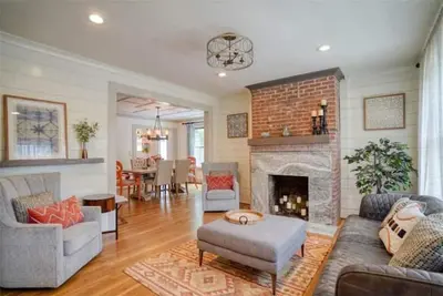 Image de Central Beltline Beauty. Designer home w/ Lockoff inlaw.