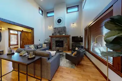 Sunriver Adventure Base with Hot Tub, Bbq & Ping Pong