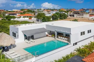 Image de luxury family villa with sea view