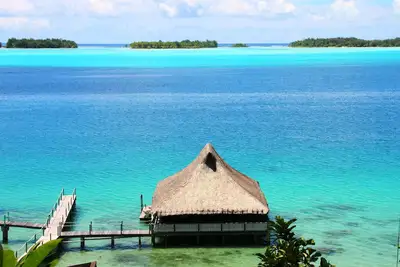 Image de Gorgeous Over Water Bungalow in Bora Bora. Perfect spot Honeymooners & Families