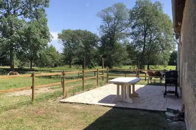 Image de Gîte à la ferme avec cheminée au bord du loir
