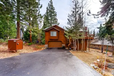Image de Mountain Home w/Decks, Gas Grill, & Fireplace - Near Northstar California Resort