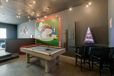 Image de 1118 **Renovating! ! Pink Palace coming soon!