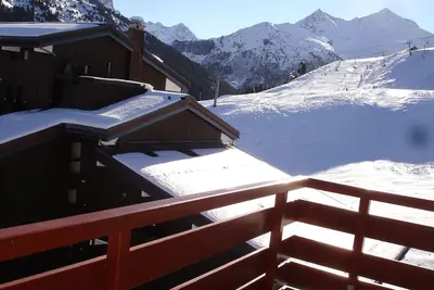 Image de Appartement donnant acces direct sur la piste de ski, oriente Sud et Est.