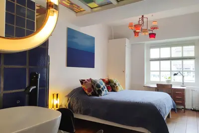 Image de Unique room in former Bathhouse. Free parking