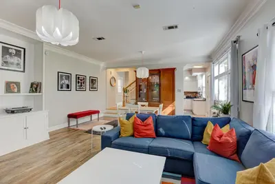 Image de Spacious & Bright Cottage in Beautiful, Safe Midtown - 2 Miles from Beale Street