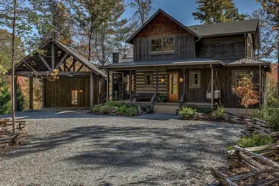 Image de Singing Pines - Mountain Views | Hot Tub | Screened Porch | Fire Pit