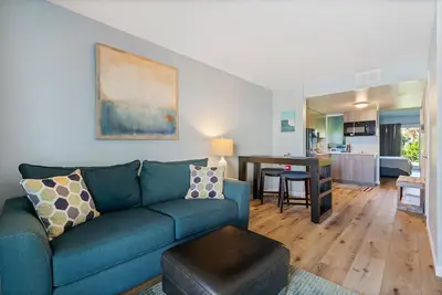 Image de Beachfront Property Townhouse #2 Private Beach & pool -Sleeps 8- 1King, 3Queens