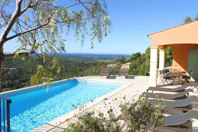 Image de Villa pour 8 personnes avec piscine et vue mer au domaine de Valcros à La Londe les Maures