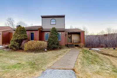 Image de Spacious, Dog-Friendly Home with a Wood Fireplace plus Shared Pool & Hot Tub