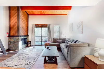 Image de Lofted Mountain Escape W/ Free WiFi, Shared Pool/Hot Tub, Golf & Skiing Nearby
