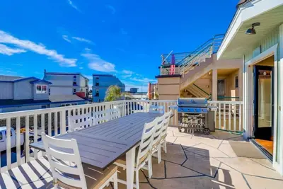 Image de 728 San Luis Rey · Spacious Beach House with Large Private Deck
