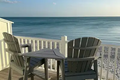 Image de Pet friendly, on the beach, paddle boards, kayaks, bikes, pool currently closed