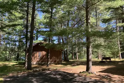 Image de Two Lake Cabins in Paradise