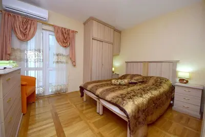 Image de Bel appartement pour 8 personnes avec Wifi, climatisation, piscine, Tv, terrasse et parking