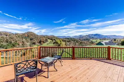 Image de Family-Friendly Mountain View Retreat w/ 3 Decks, Game Room, Grill, & Free WiFi